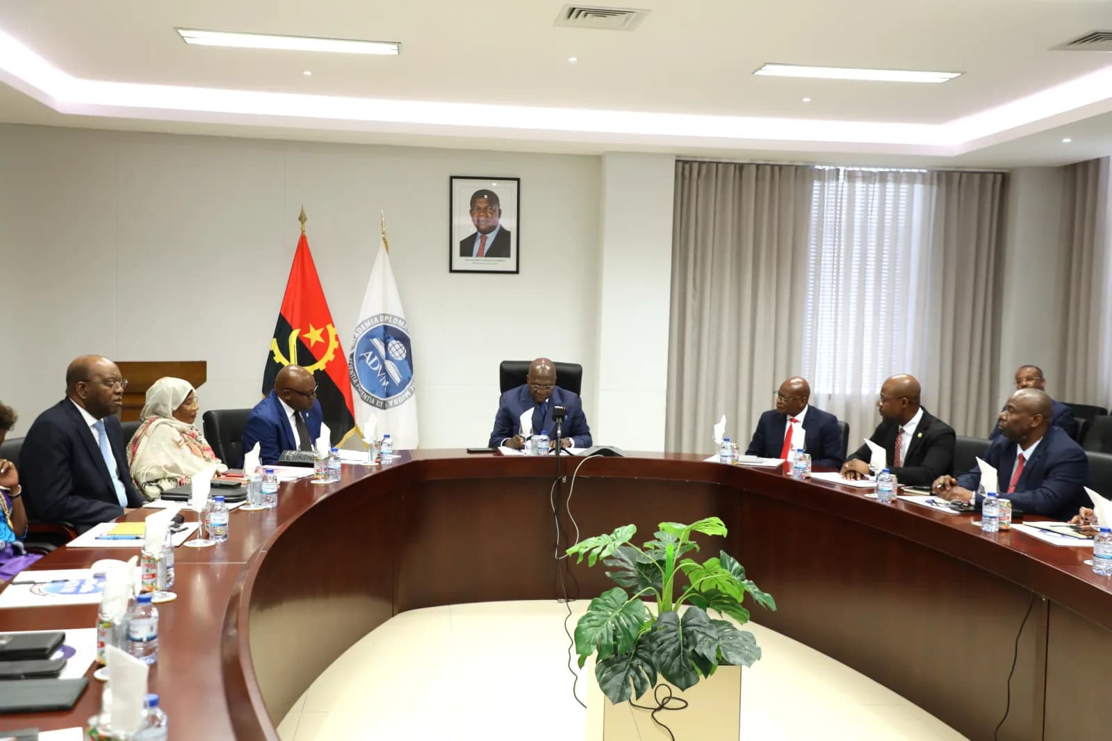 Téte António defende soluções africanas para os desafios da África Central