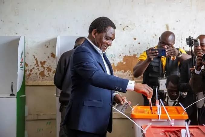 Zâmbia: Sem surpresa, Hichilema lidera contagem de votos mas vitória ainda não é certa