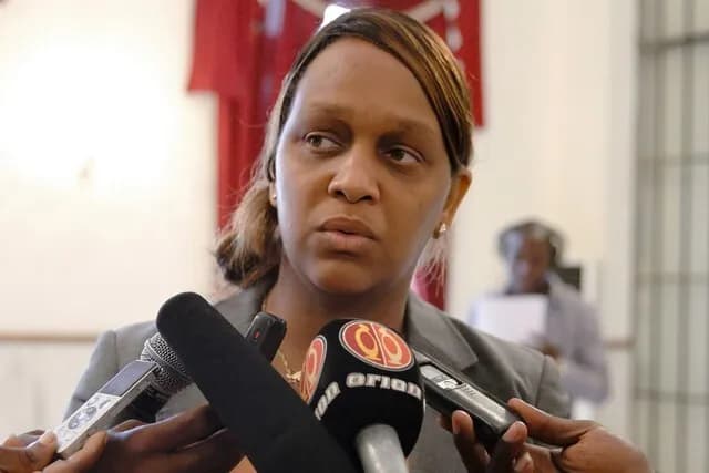 "Interesses do MPLA devem estar sempre acima dos anseios individuais", defende Mara Quiosa, que disse aos militantes para não esquecerem "história, cultura política e mística" do partido "em nome da democracia interna"
