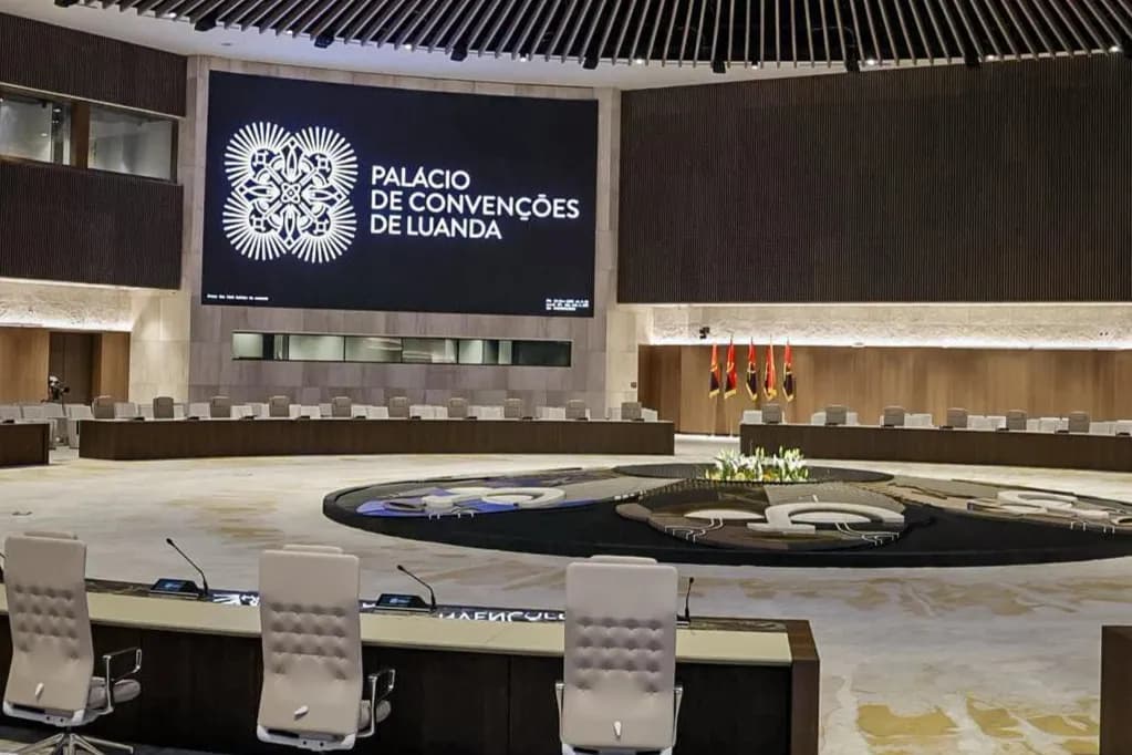 Palácio de Luanda simboliza abertura de Angola