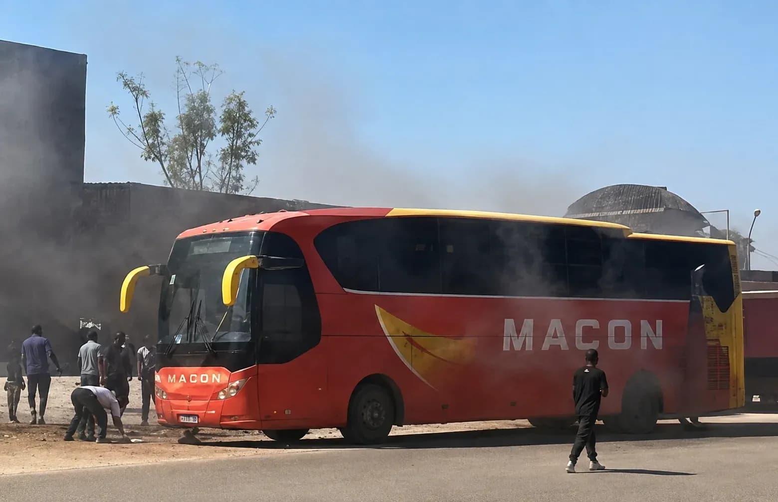 Fumaça em autocarro da Macon coloca passageiros em pânico no Lubango