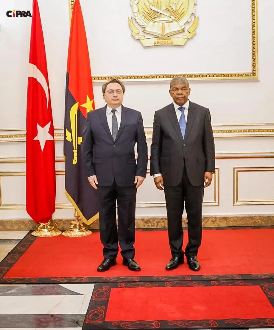 Angola acredita novos cinco novos embaixadores