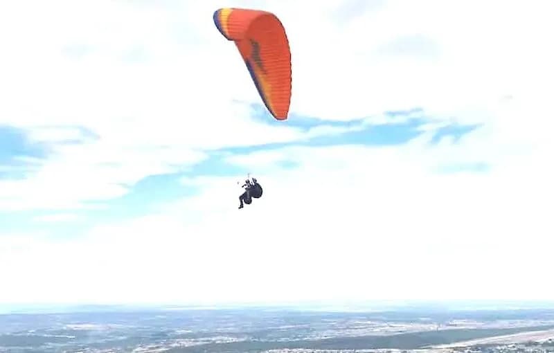 Escola Nacional de Parapentes dinamiza voos na Huíla