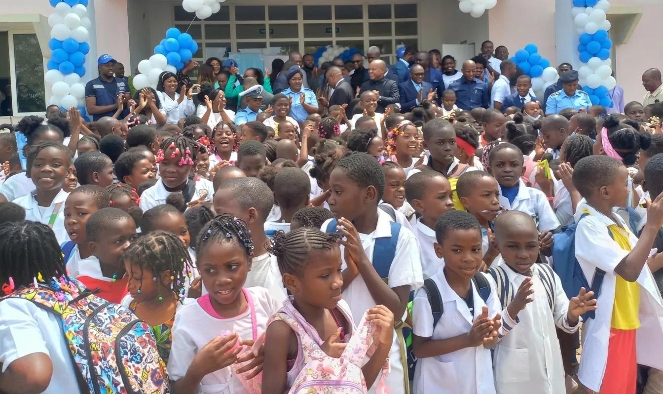 “Crianças fora da escola contrariam metas de desenvolvimento sustentável”, alerta analista