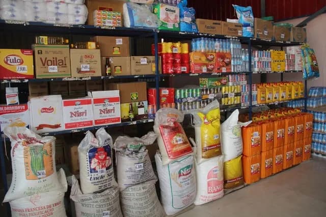 Economista antevê impactos económicos para famílias devido desvalorização do kwanza