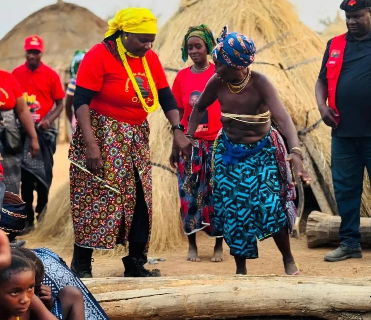Cultura e tradições aproximam OMA das comunidades do Namibe