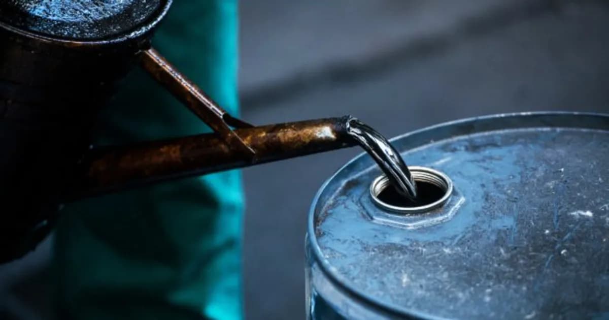 OPEP+ ajusta oferta e molda preços do petróleo