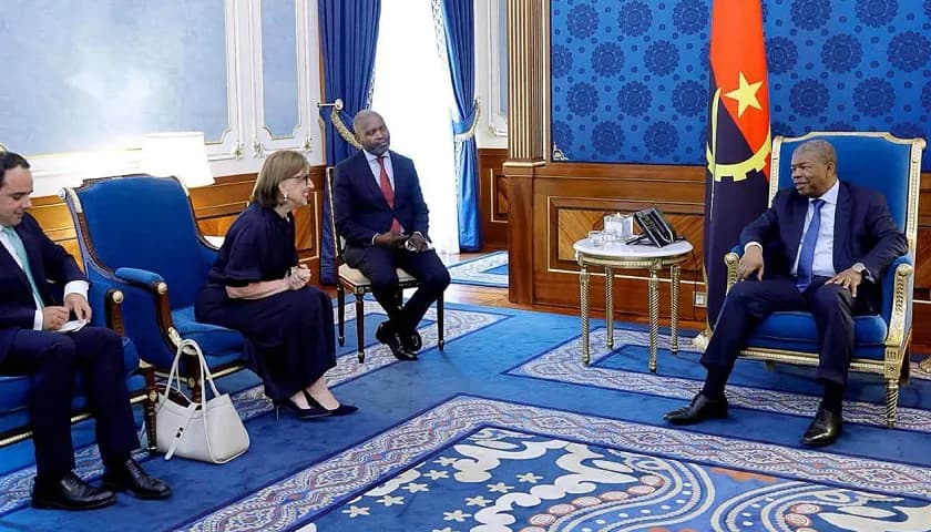 OLHAI PARA O QUE ANGOLA DIZ E NÃO PARA O QUE FAZ