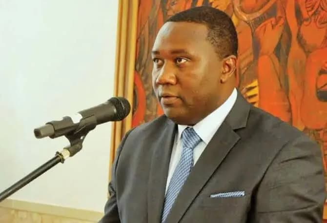 Reviravolta no Banco de Moçambique: Felisberto Navalha sobe a governador após recuo presidencial