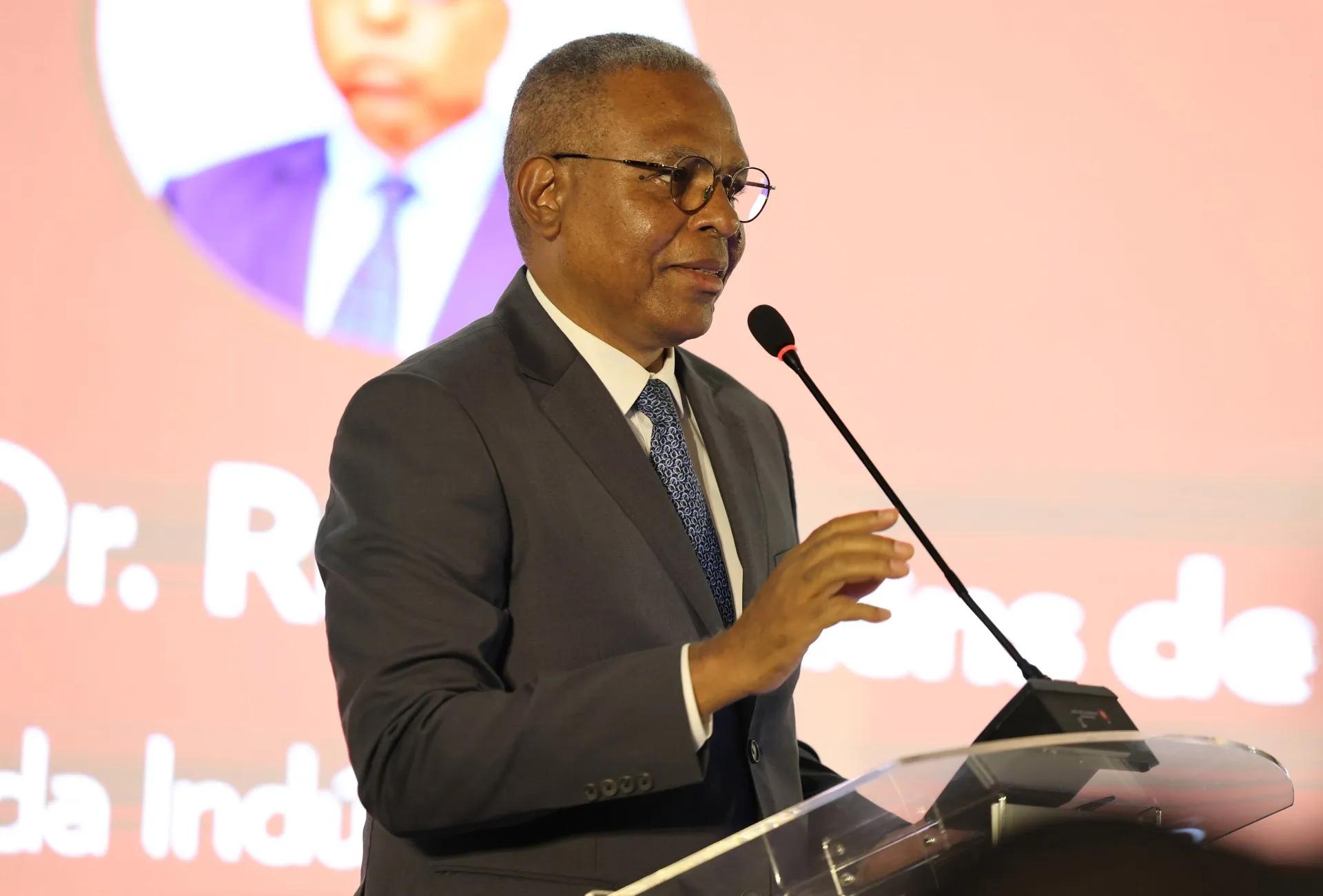 Angola paga US$850 mil/dia por importação de frango