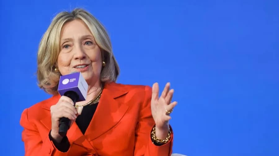 Clinton exige perguntas a Trump sobre Epstein