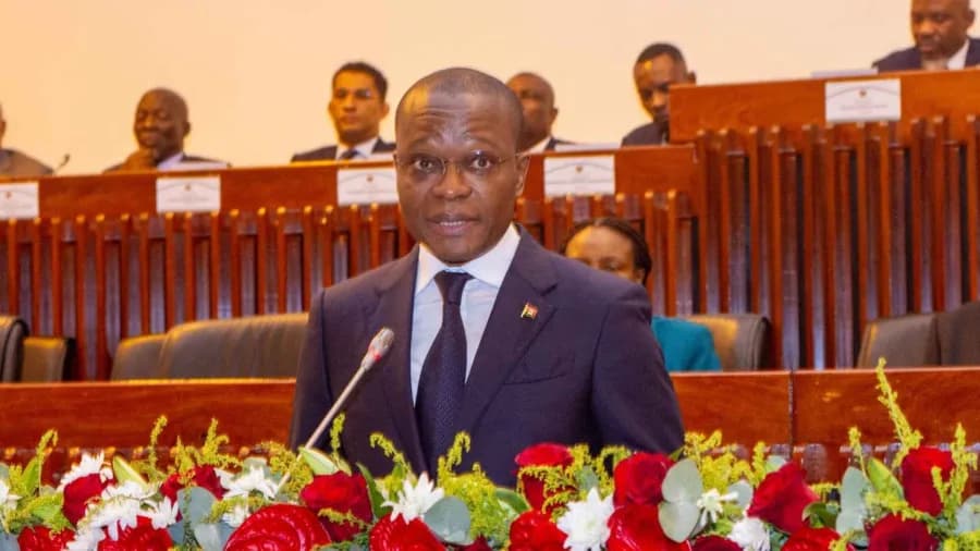 União parlamentar entre Angola e Moçambique