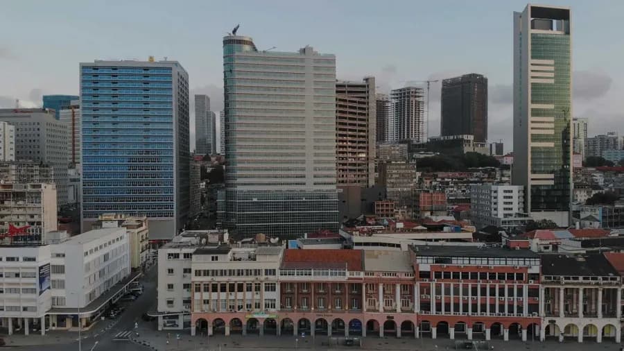 Luanda: 8,6 milhões de habitantes