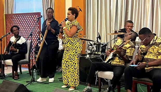 Cantoras revivem clássicos no Almoço Angolano