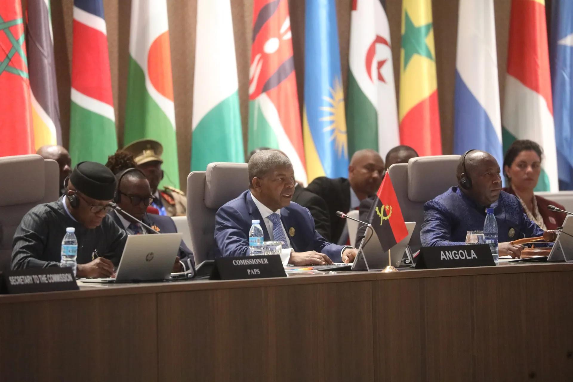 Évariste Ndayishimiye destaca experiência de Angola na promoção da paz