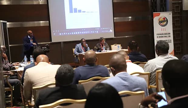 Federação Angolana de Basquetebol aposta no conhecimento dos técnicos
