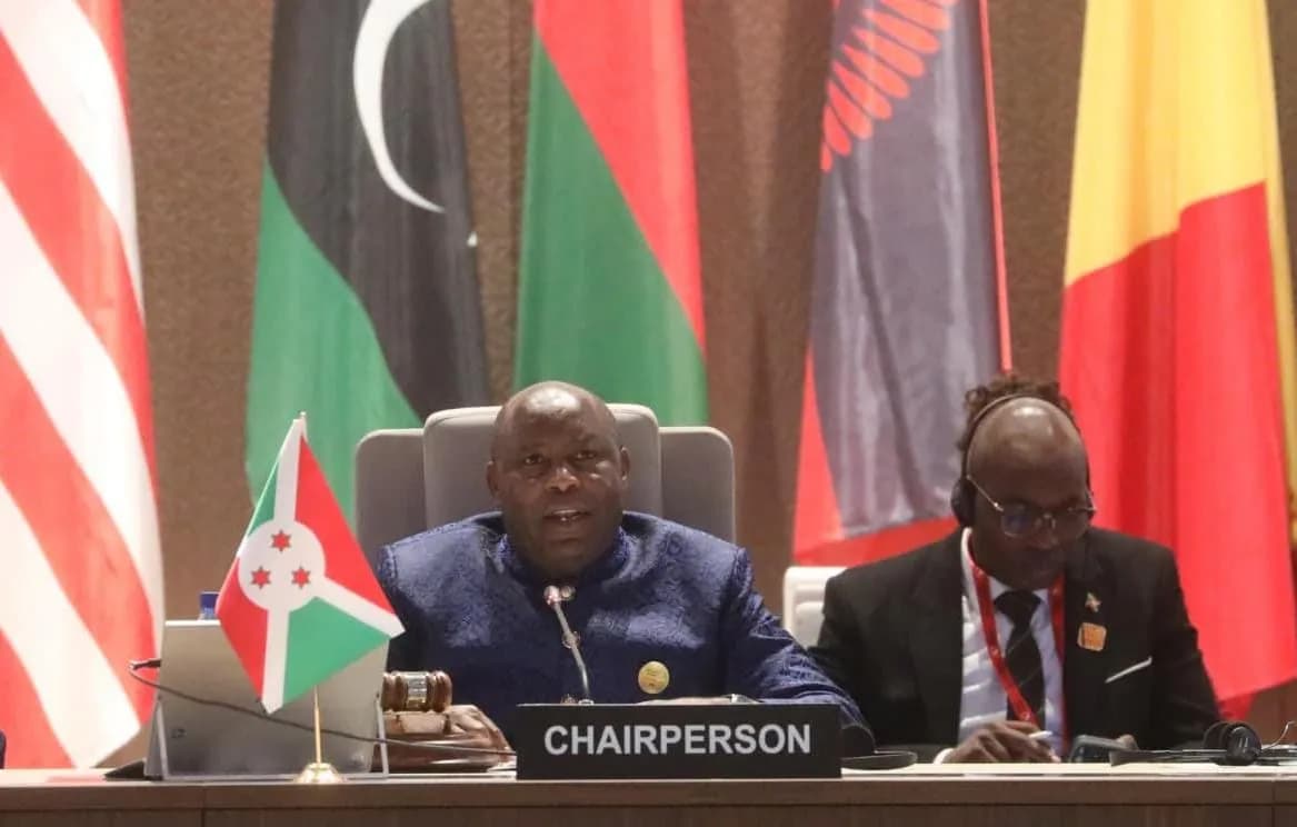 Évariste Ndayishimiye destaca experiência de Angola na promoção da paz