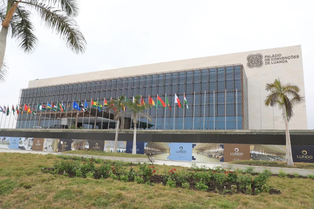 Palácio de Convenções de Luanda acolhe dentro de instantes Cimeira da União Africana