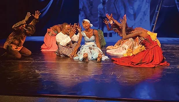 Companhias de teatro procuram alternativas à falta de espaços
