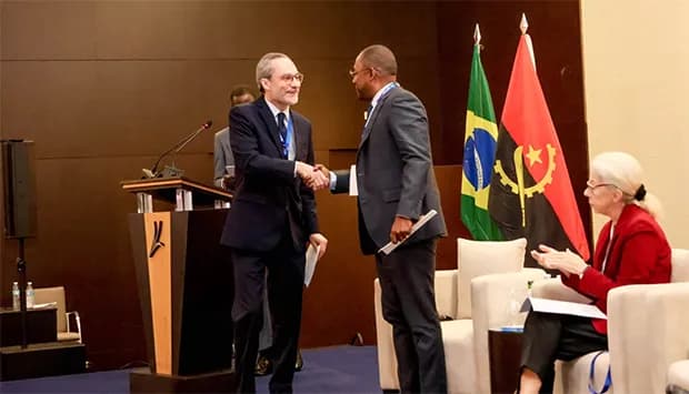 Empresários brasileiros convidados a investir na indústria angolana