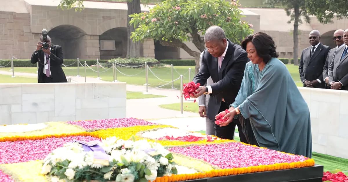 Lourenço homenageia Gandhi na Índia