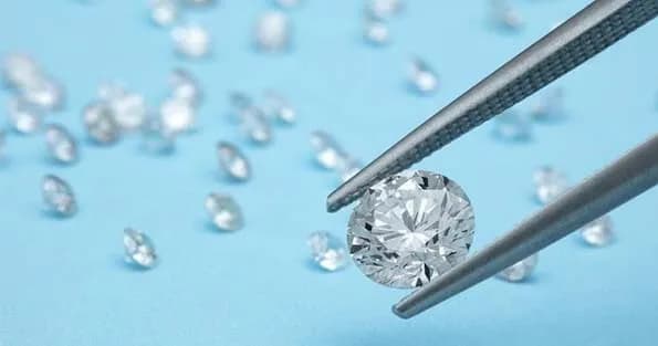 Sodiam leiloa 74 diamantes especiais
