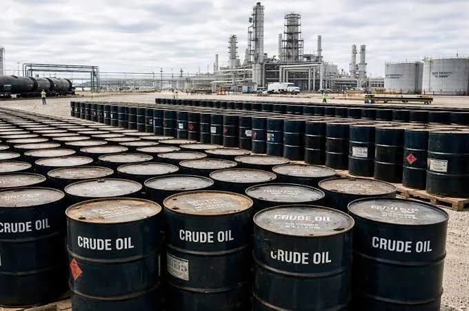 Petróleo: Trump volta a ser "combustível" para subida do barril e Ormuz "paragem obrigatória" para a economia global
