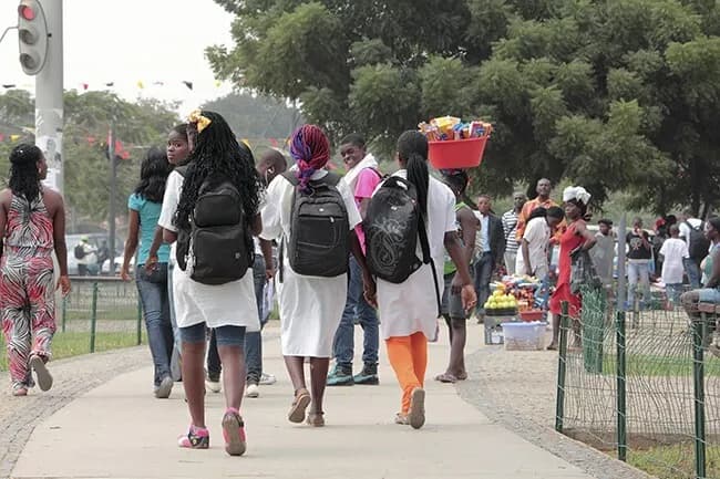 MED diz que reforçou ensino público com milhões de manuais escolares e carteiras – Ano lectivo 2026/27 está oficialmente aberto, mas listas de alunos continuam por afixar