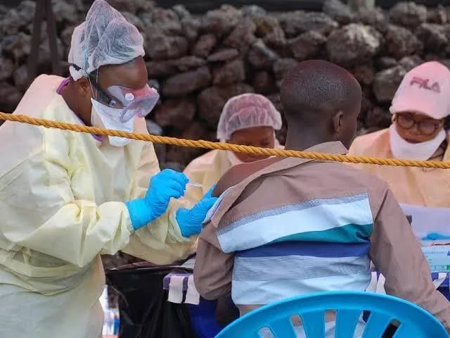 Ébola/RDC inicia vacinação para combater surto de ébola mais rápido da história