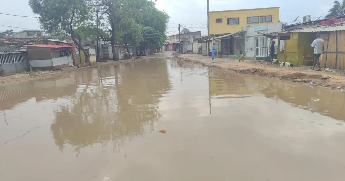 Chuva em Luanda causa inundações e desaparecimento