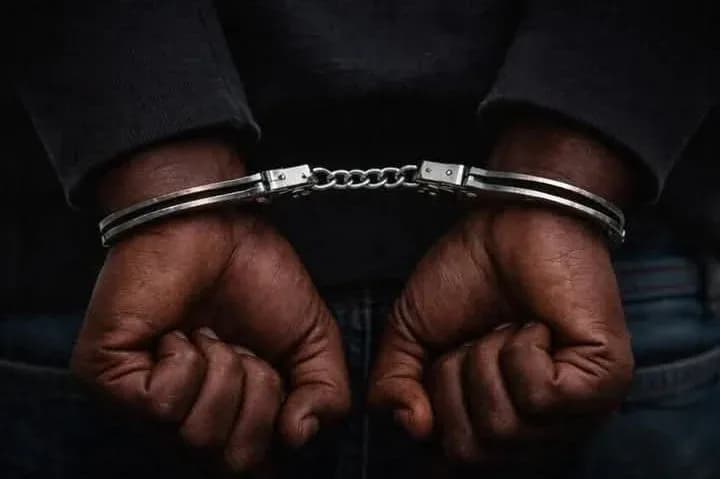 Três cidadãos detidos por furto de bens numa residência no Cuanza-Sul